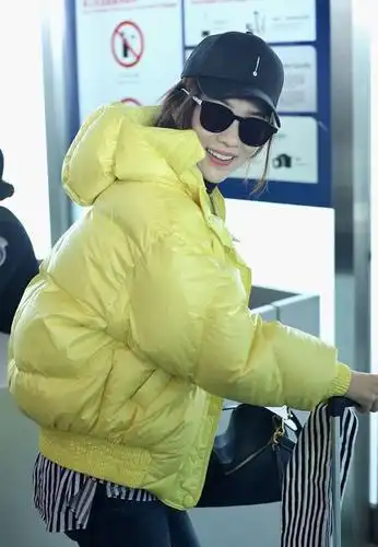 霍思燕羽绒服最新街拍【霍思燕白色羽绒服】