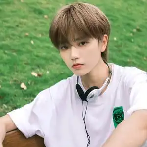 00七街皇后假发旗舰店天猫锡纸烫假发短发网红同款蓬松自然全头套