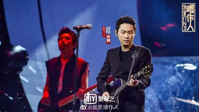 梁博李健同款卫衣