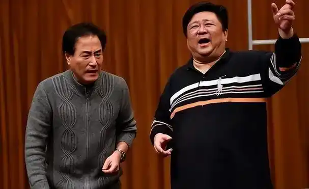 演员梁冠华:因太胖无戏演,导演妻子却倒追他,39岁演狄仁杰成名