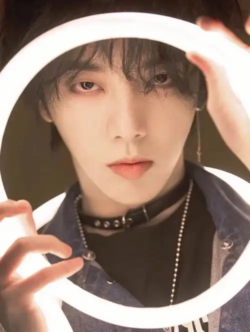 华晨宇稀有图片来啦