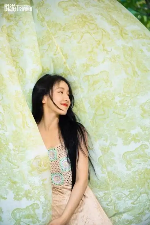 姜贞羽盛夏海风大片释出元气夏日清新动人