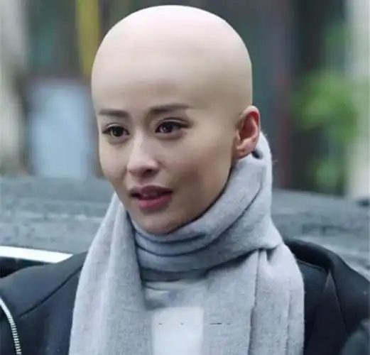 同样是光头造型,陈冲宁静惊艳,孙菲菲殷桃吓人,杨幂太敷衍