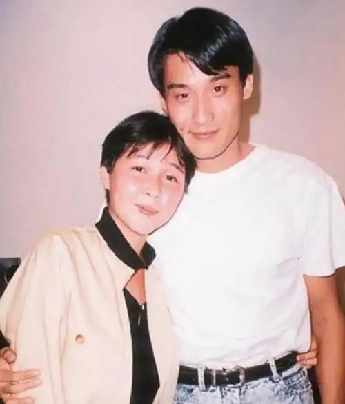 梁家辉也在江嘉年的帮助下重回大众视野,并且一路走向成功,屡夺影帝