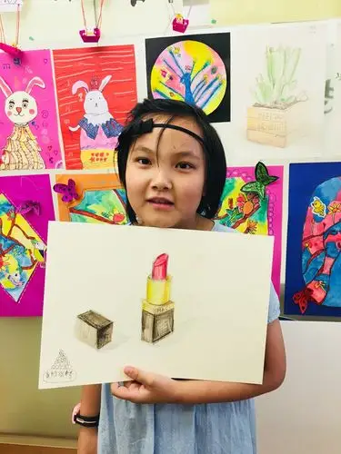 《彩铅素描-口红》