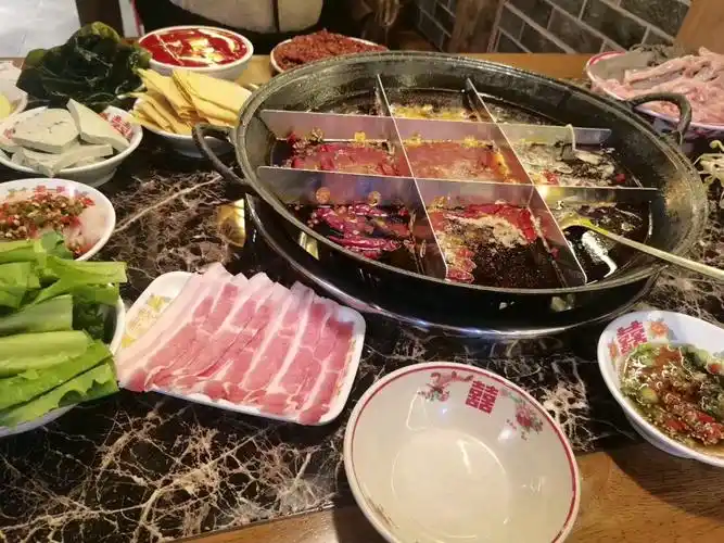 路过重庆,再累也要吃个火锅再走