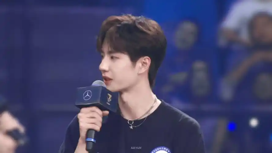 季向空王一博头像王一博壁纸喜欢收藏.图源各处,侵删.