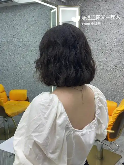 湛江烫发设计找阳光短发蛋蛋卷