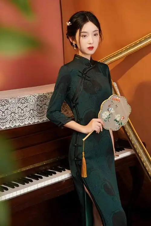 俏丽佳人古典旗袍风韵优雅