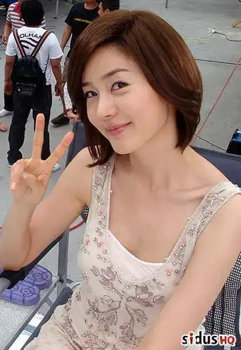 组图:成宥利自拍照网上公开 白皙皮肤引人羡慕