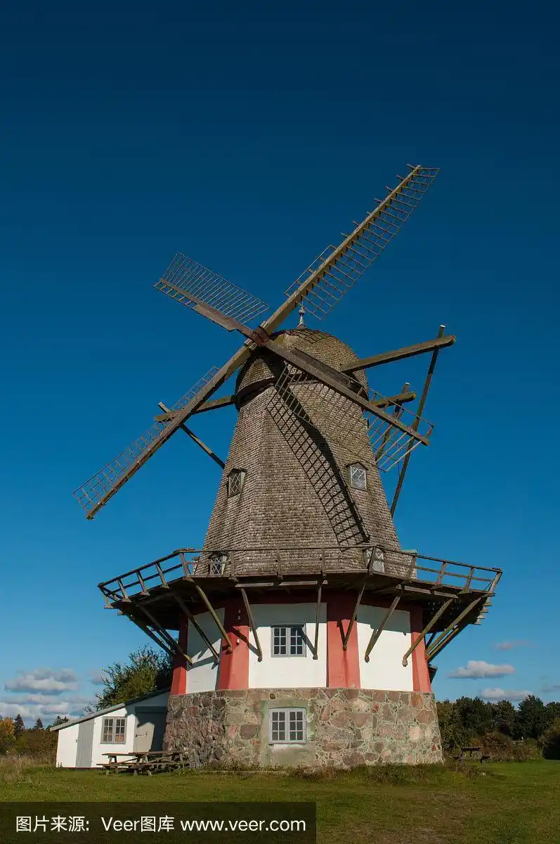 丹麦bogoe岛上的风车