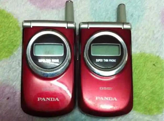 2002年,名不见经传的夏新手机推出了一款"会跳舞的手机",型号叫彩蝶a6