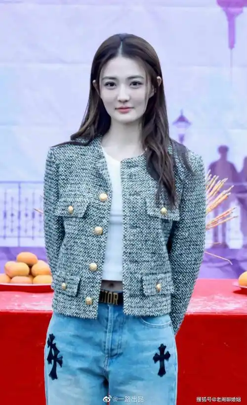 徐璐:简约随性的秋日look～-搜狐大视野-搜狐新闻