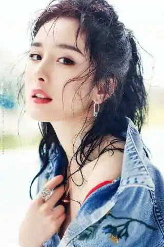 《曾少年》开机上香照!杨幂嫩出水,邓论帅气十足!网友:太般配