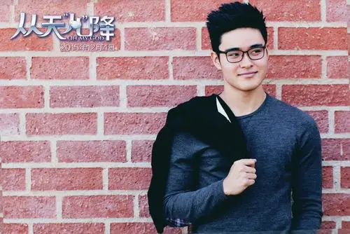 今日,美国华裔男歌手,中国好声音人气学员刘伟男为电影《从天儿降》