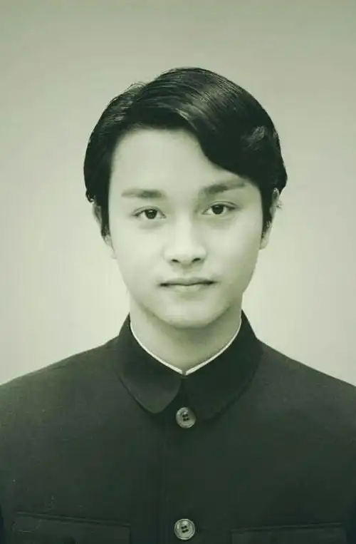 千年光 谢邀~ 你问我张国荣最美丽的照片我真的很难回答 年轻的时蝌