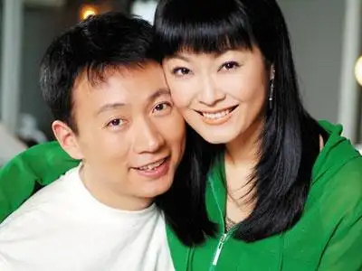 揭秘当红女主播的甜蜜伴侣才子富商各显神通