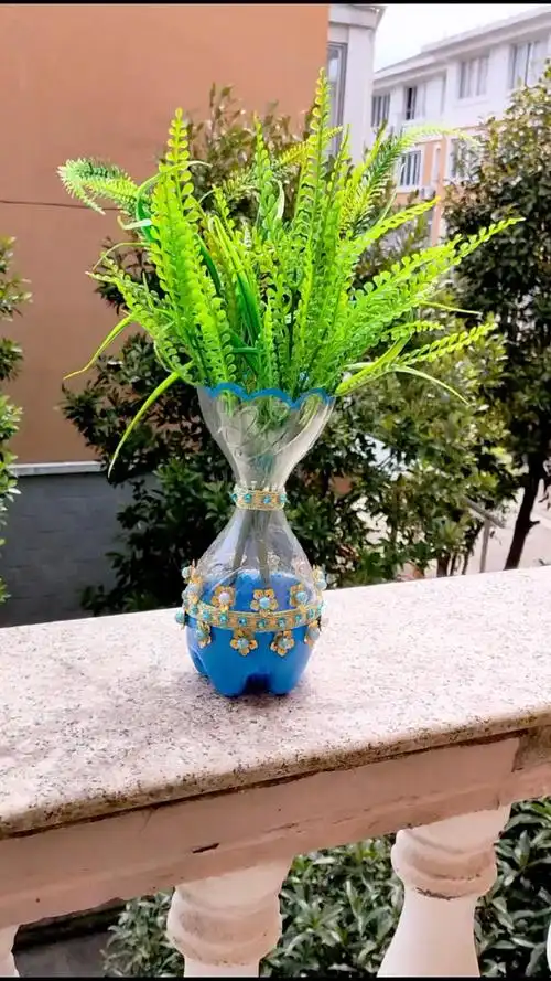 变废为宝#你见过废瓶子做的花瓶吗?是不是比买的还要漂亮?