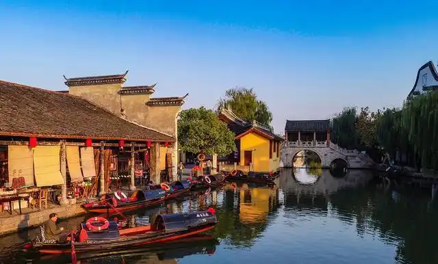 东北部,这有广西保存最为完好的明清建筑群,是中国最美的十大古镇之一