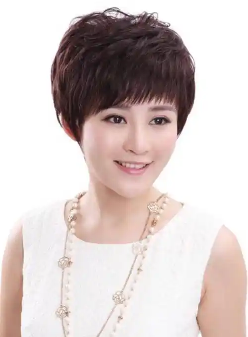 女人到了50岁发型决定气质,3款"大妈发型"要记得避开,太显老_短发