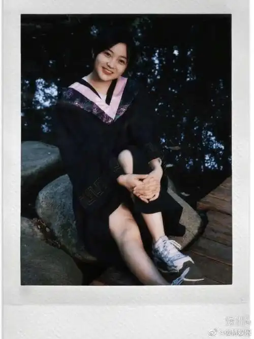 奥运开幕小女孩林妙可甩大妈味,大学毕业照晒超v脸青春可人_开幕式