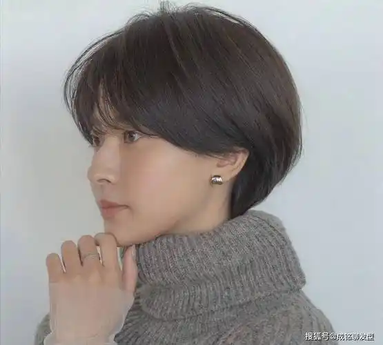 今年流行"露耳短发",尤其是这4种类型,可甜可盐,时尚又减龄_刘海_发型