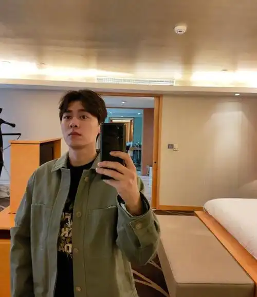 太可爱了李易峰追剧追到分不出自己是谁