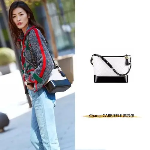 其实刘雯背过的chanel早就已经突破了9 n宫格