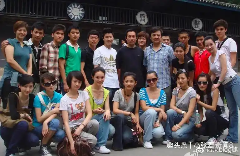 景甜郑爽班级合照大甜甜以绝对优势胜出阚清子就输在脖子上了