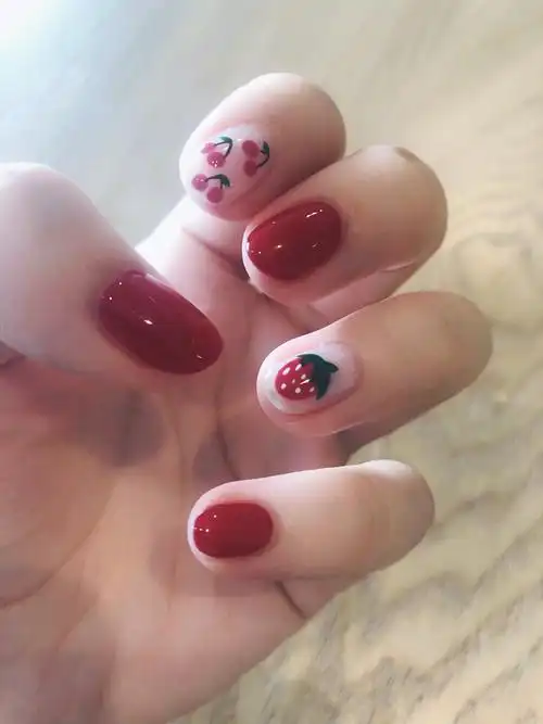 草莓樱桃美甲_美甲_夏天去哪玩_少女心美甲_美妆_美甲
