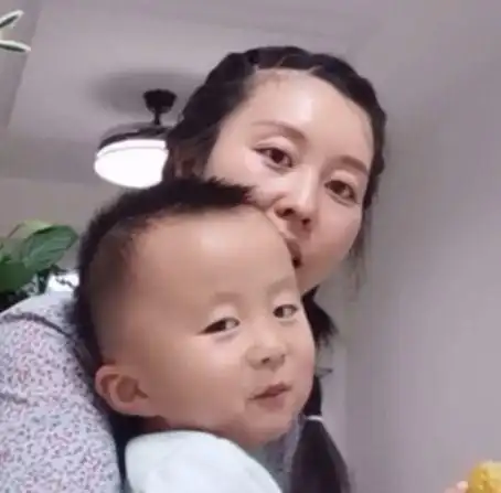 微信备注老公郭威田静深陷改名风波利用许敏热度成名