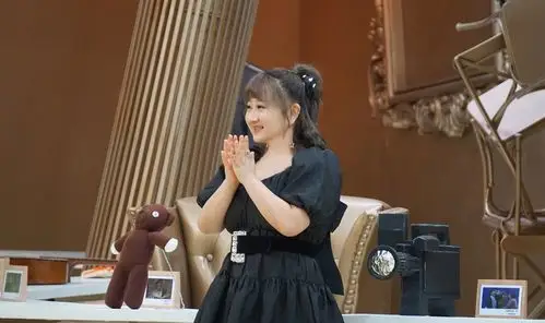 央视金牌喜剧班开播收视登顶喜剧新人臧洪娜正式报到