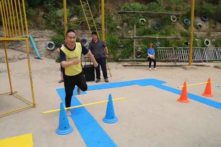 团建拓展活动之指压板挑战赛