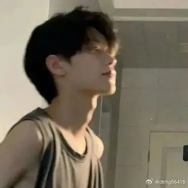 ""我的世界就应该围着我转"今日:男生头像头像超话#男生头像##氛围感