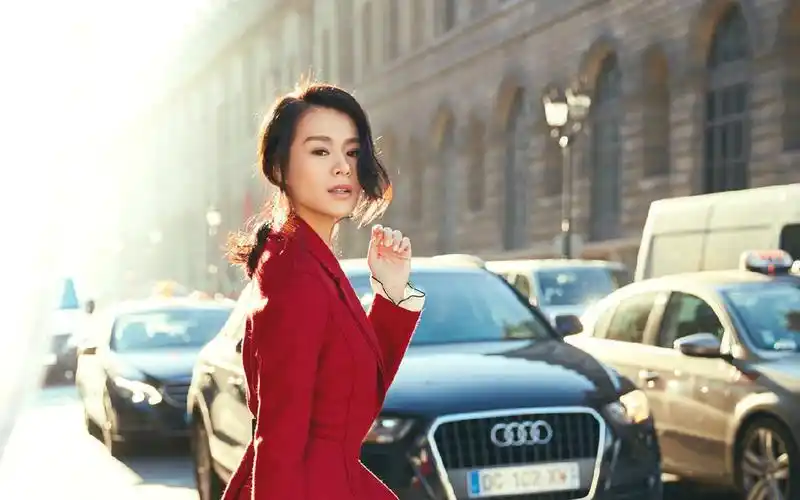 胡杏儿性感女人味街拍图片桌面壁纸