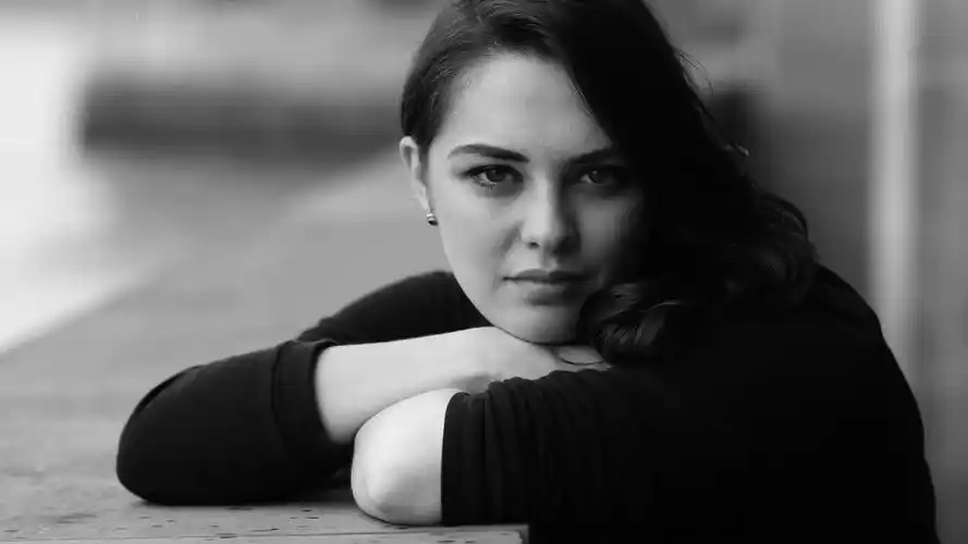 美女黑白照图片,高清图片,电脑桌面-壁纸族