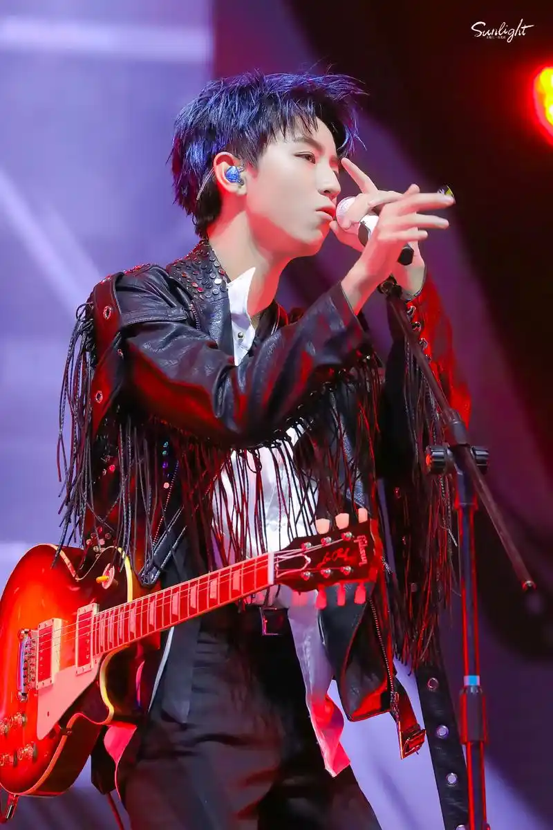 王俊凯霸气摇滚风太帅了,疯狂心动_p8,图片cr.