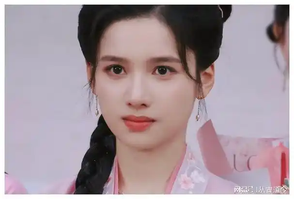 钟汉良49岁演父亲肖战32岁扮嫩挑战年龄差异演技