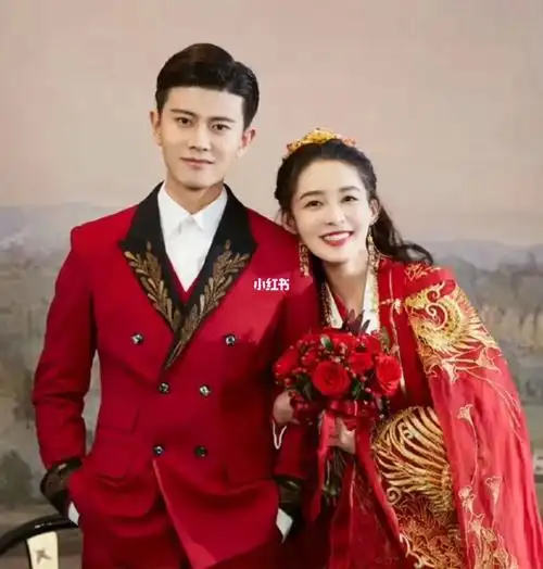 任嘉伦李沁请君大婚造型剧照,红色的婚服有点喜庆