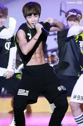 毕竟昮昮辣么可爱(*/ω*)) 魔鬼的身材天使的脸蛋就是形容朴智昮的吧