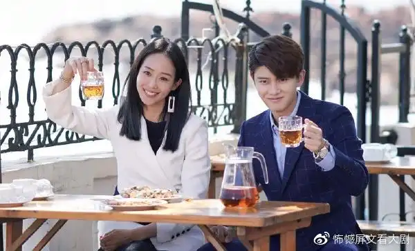 任嘉伦陪老婆逛街上热搜,粉丝狂安利4部待播剧,这个男人要火!