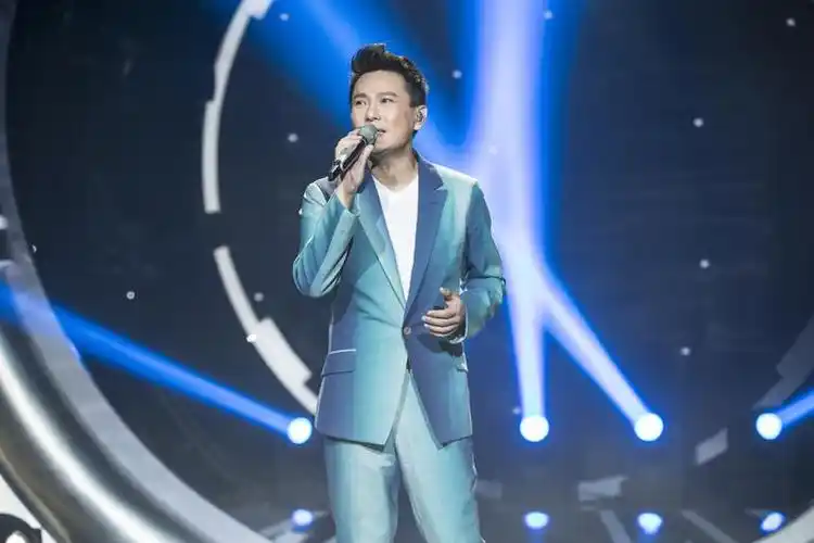 据有关消息称,情歌王子张信哲在参加芒果台大型儿童音乐类综艺节目