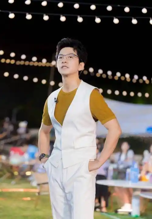 李健,周深的《贝加尔湖畔》,像微风,像月光,醉了这夏夜_唯美_声音