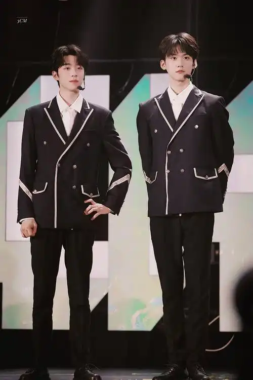 不妨来嗑点养眼又好嗑的cp元周率老实拔交周柯宇张嘉元