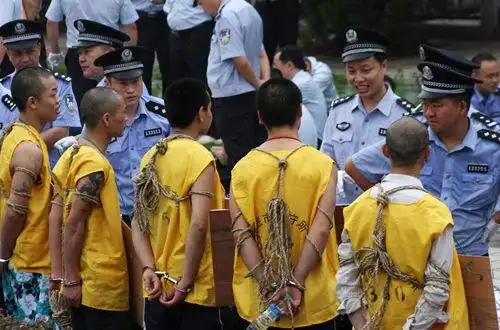 湖南娄底举行公捕公判大会6千人参加组图