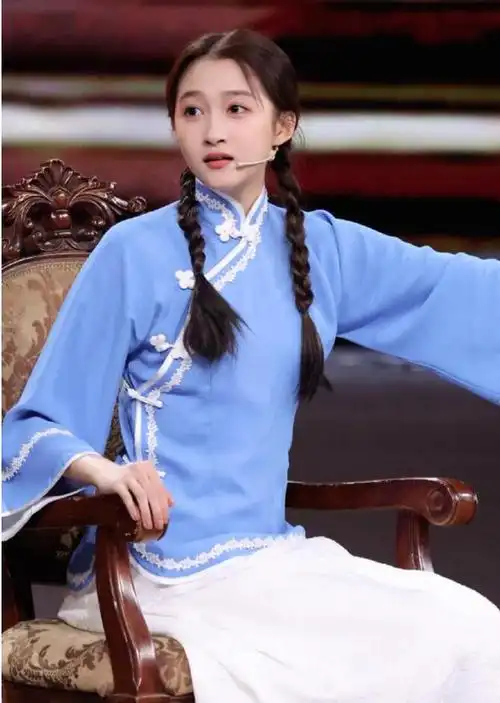 关晓彤民国女学生造型,书香味十足,才女气质凸显