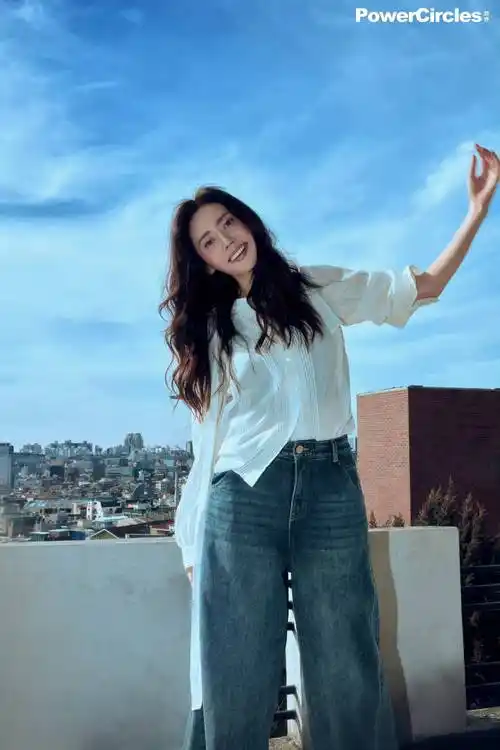 韩国女星秋瓷炫45岁情人节浪漫写真曝光,与于晓光甜蜜