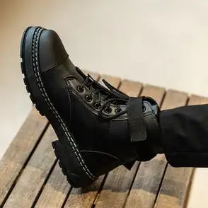 短靴子男韩版高帮马丁靴男爆款潮黑色百搭帅气皮靴英伦风工装春季