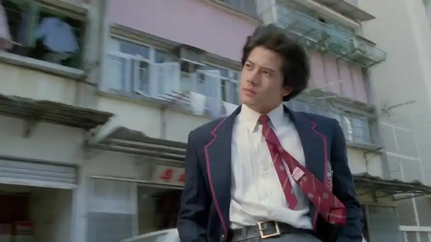 年轻的郭富城玩滑板太帅啦!