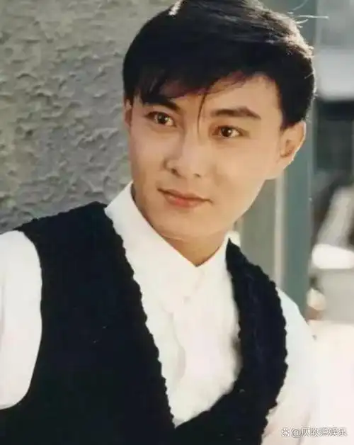 这一次,舞台跌倒的张卫健,狠狠给内娱鲜肉上了一课